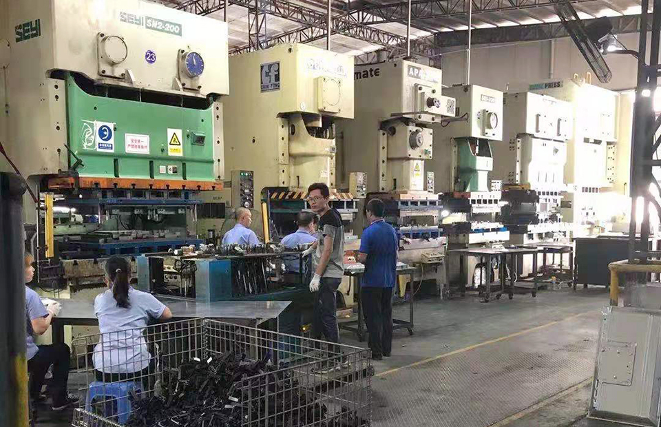 油壓機(jī)加工設(shè)備